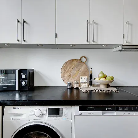Sanders Stage - Chic Three-bedroom Near Nyhavn Apartment *